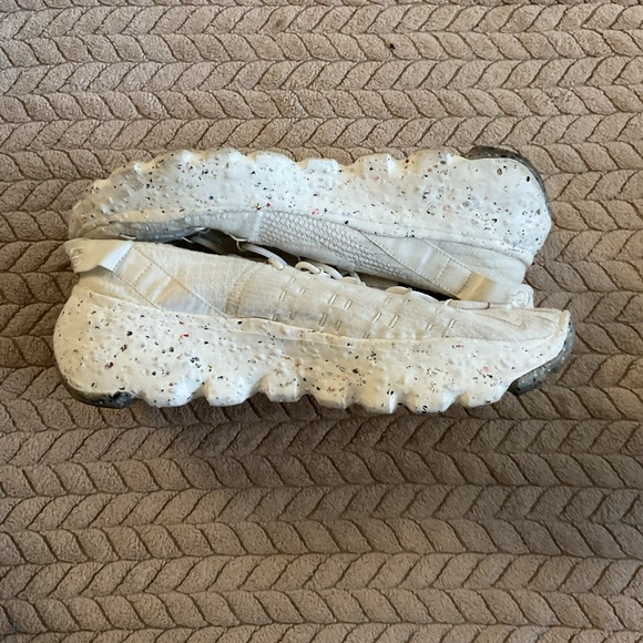 Nike. 10.5. White - Picture 4 of 7